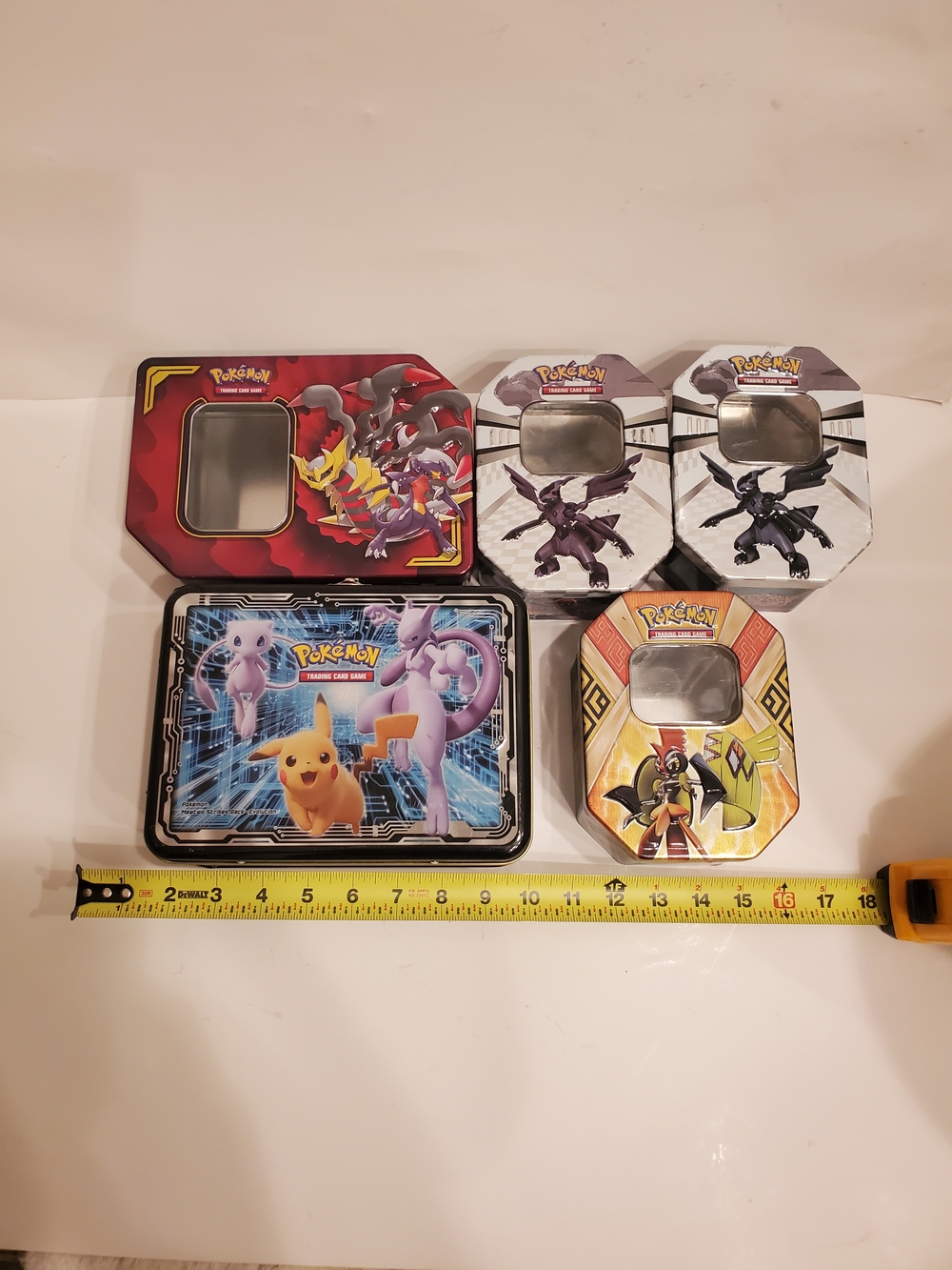 Tin Collection - Assorted Color Character Tins